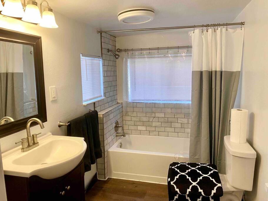 Smart Spacious Artsy Home Near Midtown Сакраменто Екстериор снимка